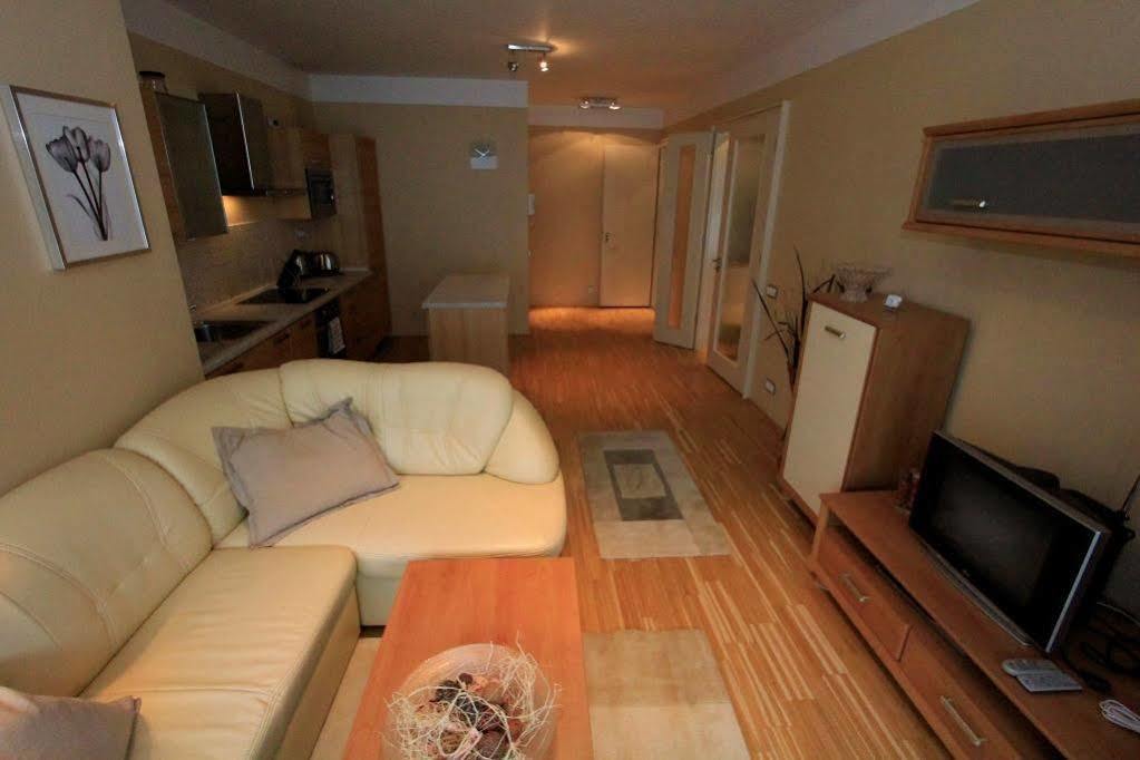 Luxury Apartment River Diamond Residence Прага Екстер'єр фото