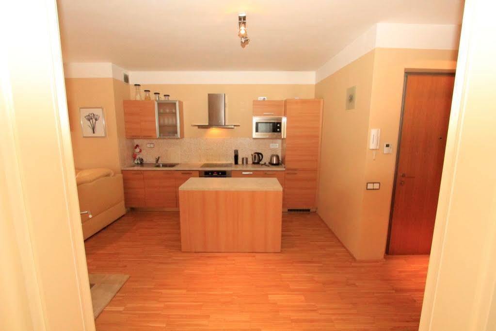 Luxury Apartment River Diamond Residence Прага Екстер'єр фото