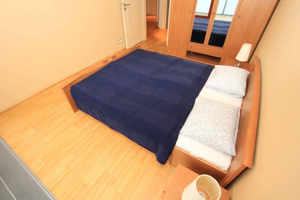 Luxury Apartment River Diamond Residence Прага Екстер'єр фото
